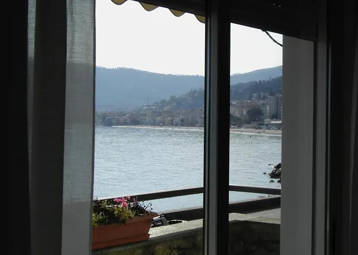 Cadorna Fronte Mare 아파트 알라시오