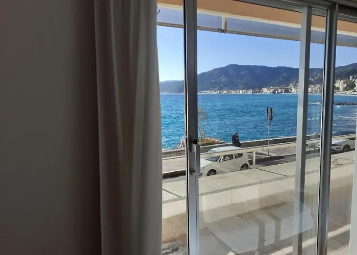 Cadorna Fronte Mare Lägenhet